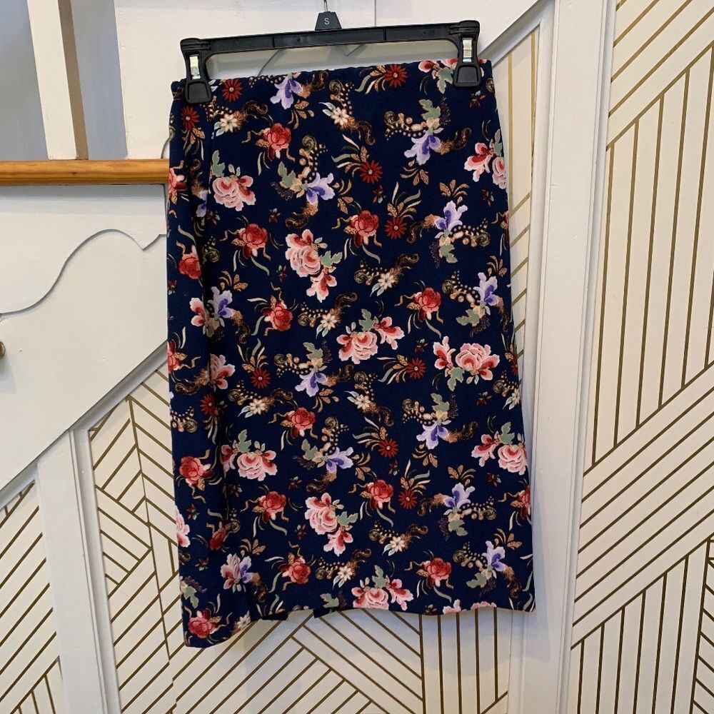 Philosophy Pencil Skirt in Floral - Picture 3 of 6